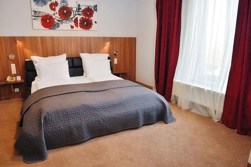 Hotel President Arad Buitenkant foto