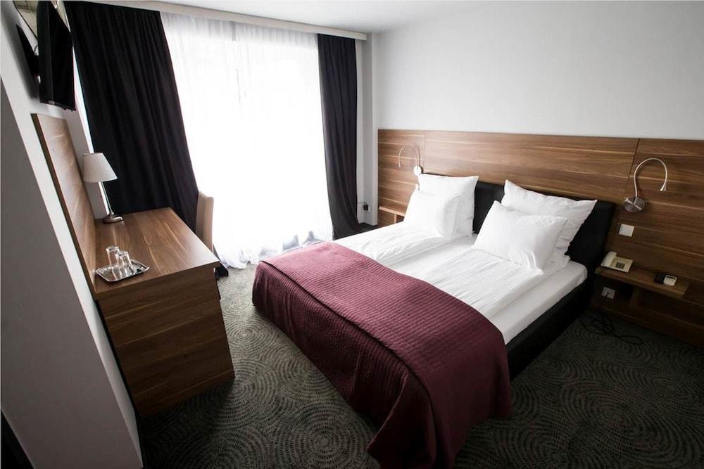 Hotel President Arad Buitenkant foto