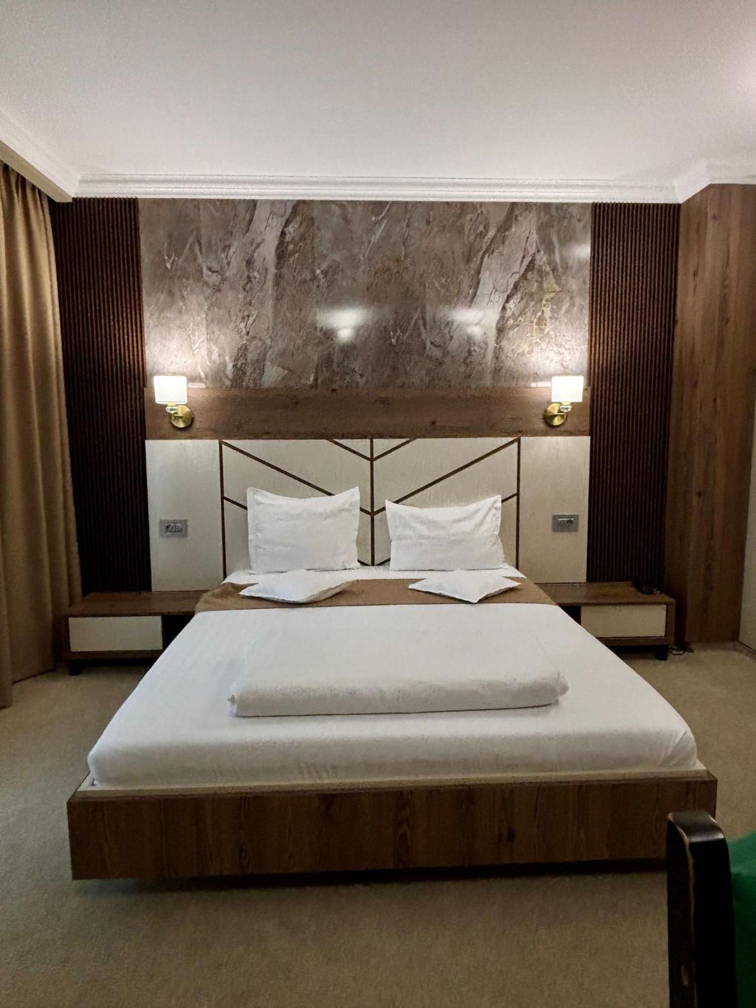 Hotel President Arad Buitenkant foto