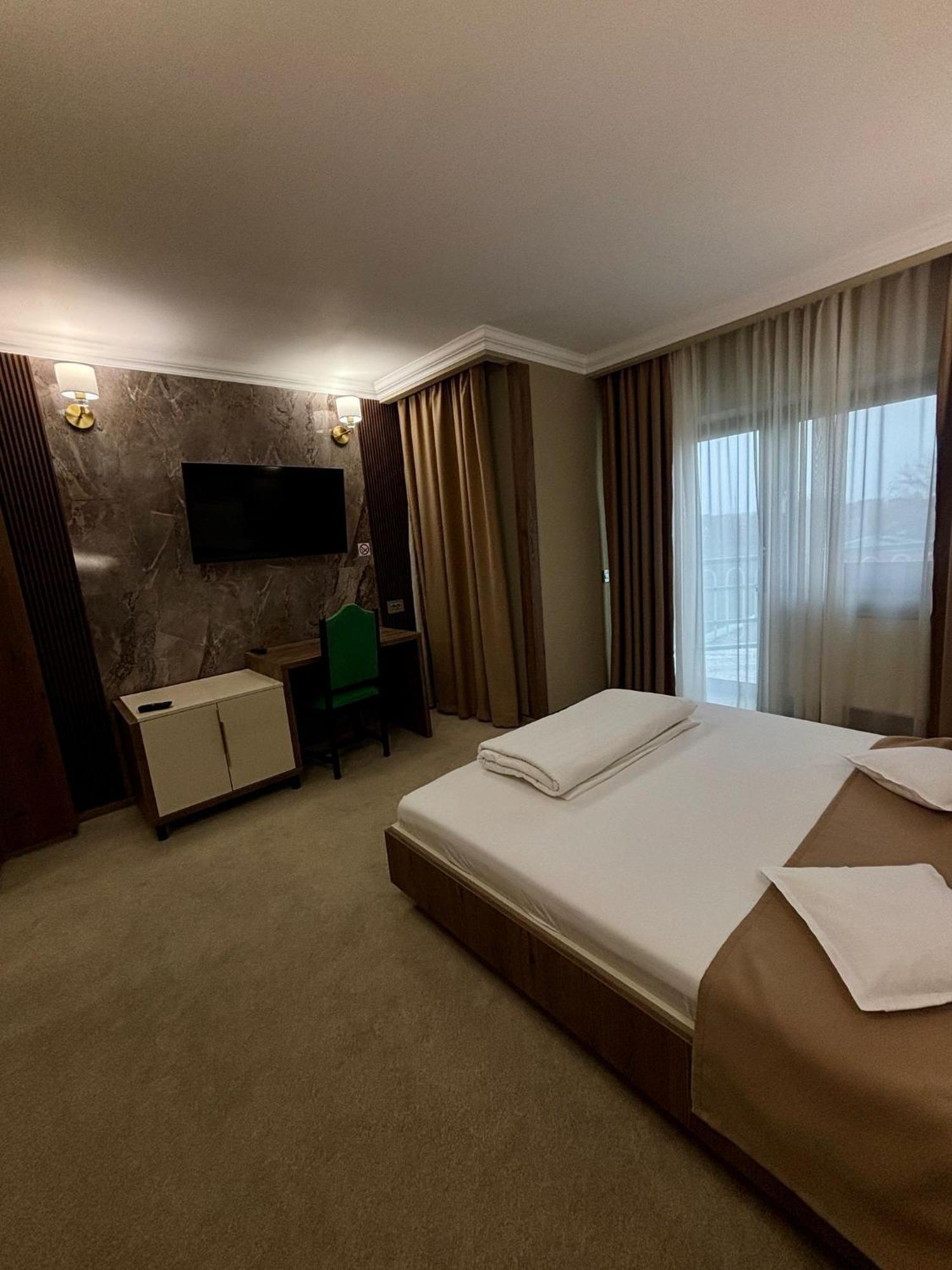 Hotel President Arad Buitenkant foto