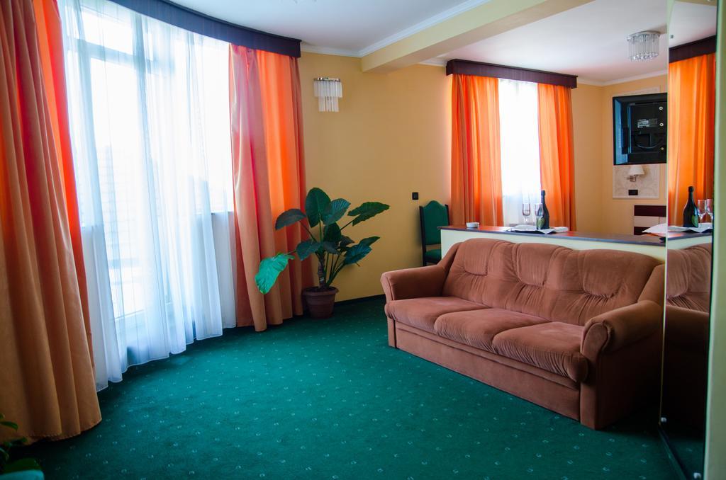 Hotel President Arad Buitenkant foto