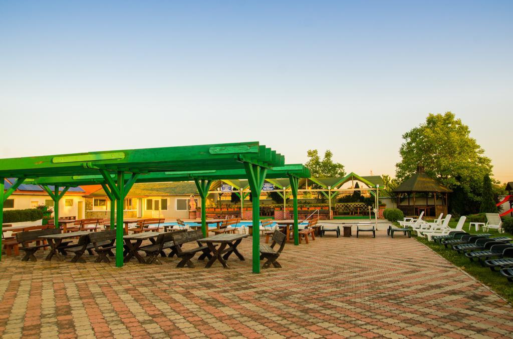 Hotel President Arad Buitenkant foto