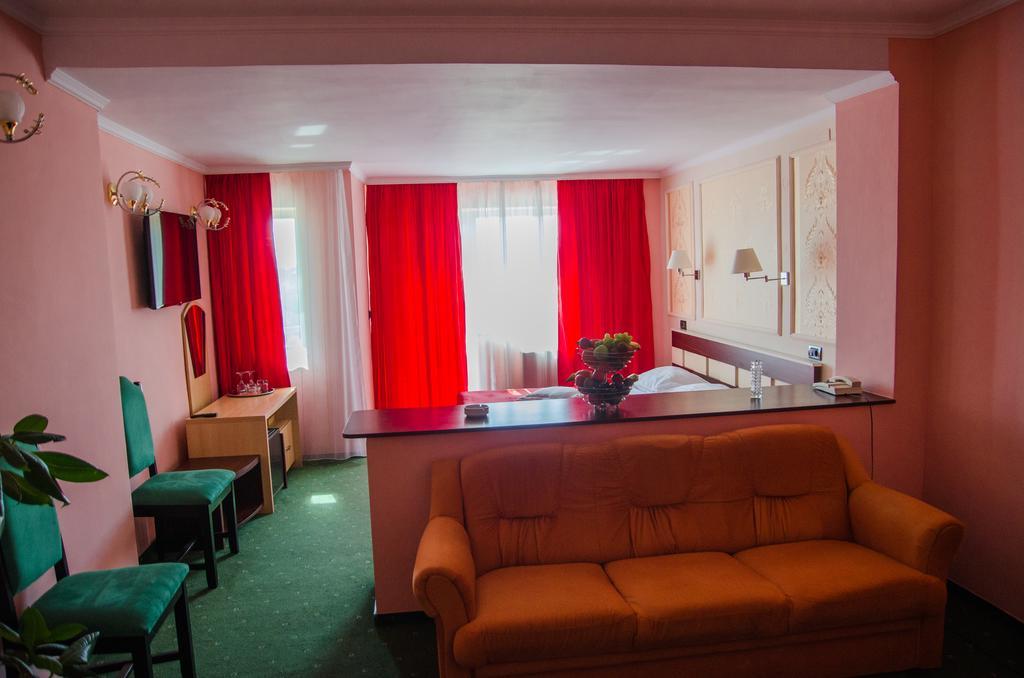 Hotel President Arad Buitenkant foto